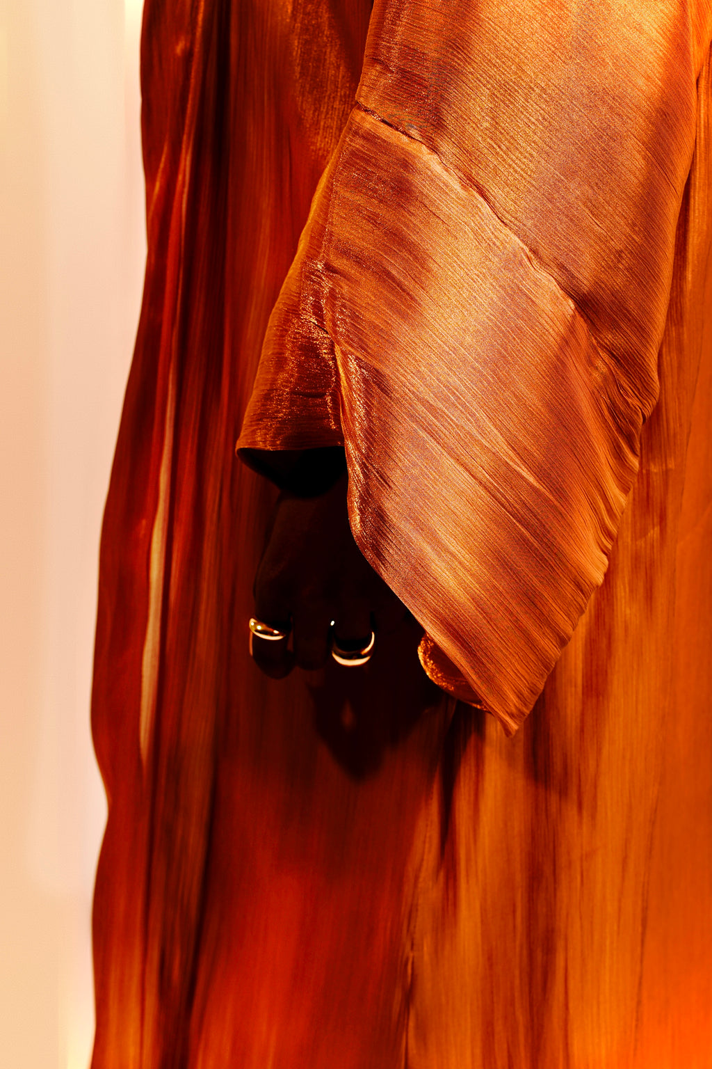 abaya HALO organza irisé détail manche